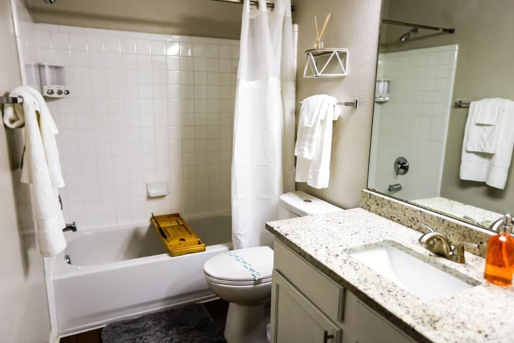 Lux 2Bd 2Ba Minutes From The Water Leilighet Pensacola Eksteriør bilde